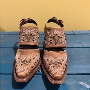 Lane Embroidered Tan Leather Pointed-Toe Women's Mule boot